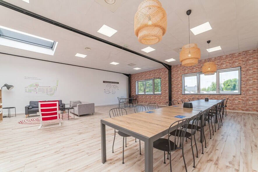 128 Bis Avenue Jean Jaurès, Ivry-sur-Seine to rent - Building Photo - Image 2 of 10