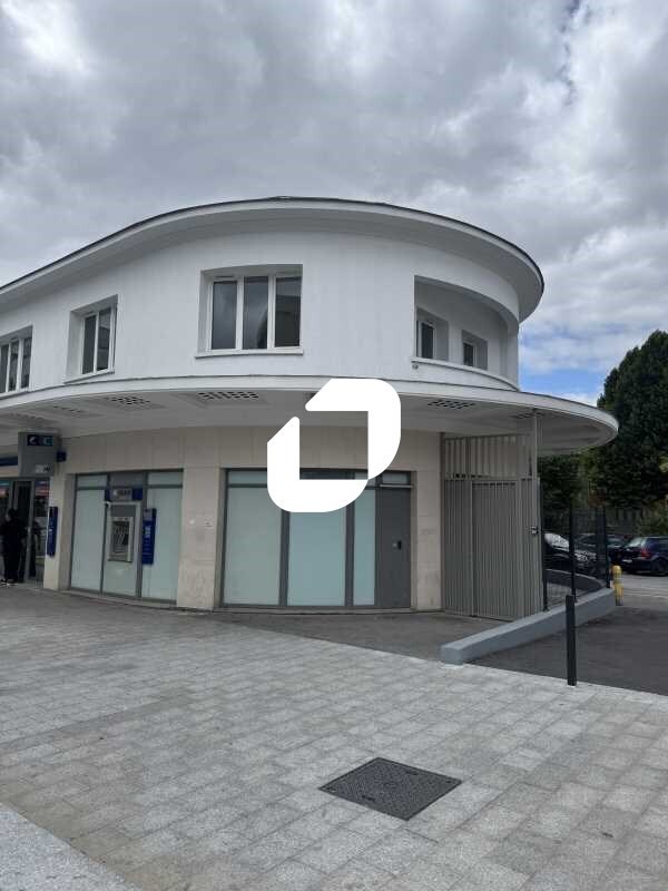 Industrial in Noisy-le-Sec to rent Building Photo- Image 1 of 8