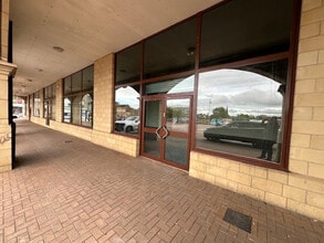 Salop St, Wolverhampton to rent Building Photo- Image 1 of 4