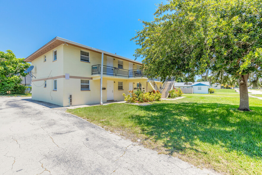 330 Orange Blossom Dr, Daytona Beach, FL for sale - Building Photo - Image 2 of 17