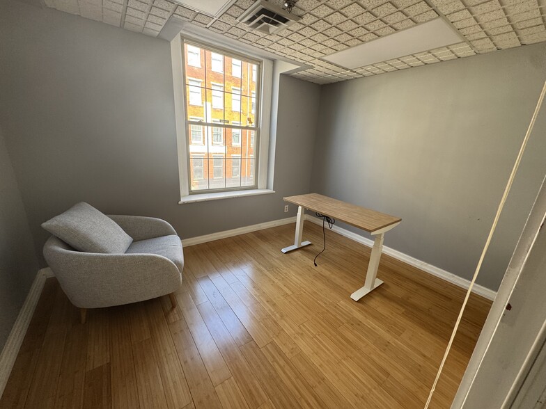 128-130 Chestnut St, Philadelphia, PA for rent - Building Photo - Image 1 of 7