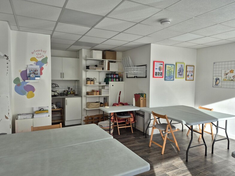 416-418 Lymington Rd, Christchurch to rent - Building Photo - Image 2 of 4