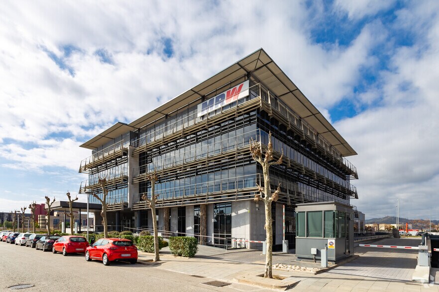 Office in El Prat de Llobregat, Barcelona to rent - Primary Photo - Image 1 of 4