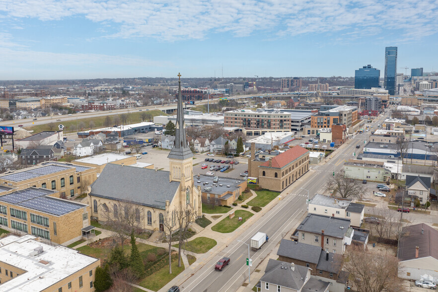 745 Bridge St, Grand Rapids, MI for sale - Aerial - Image 2 of 5