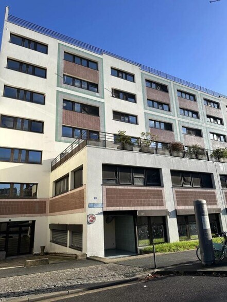 5 Rue Maurice Grandcoing, Ivry-sur-Seine for sale - Building Photo - Image 3 of 5