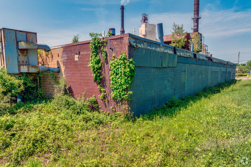 904 N Clark St, Albion, MI for sale - Building Photo - Image 3 of 4