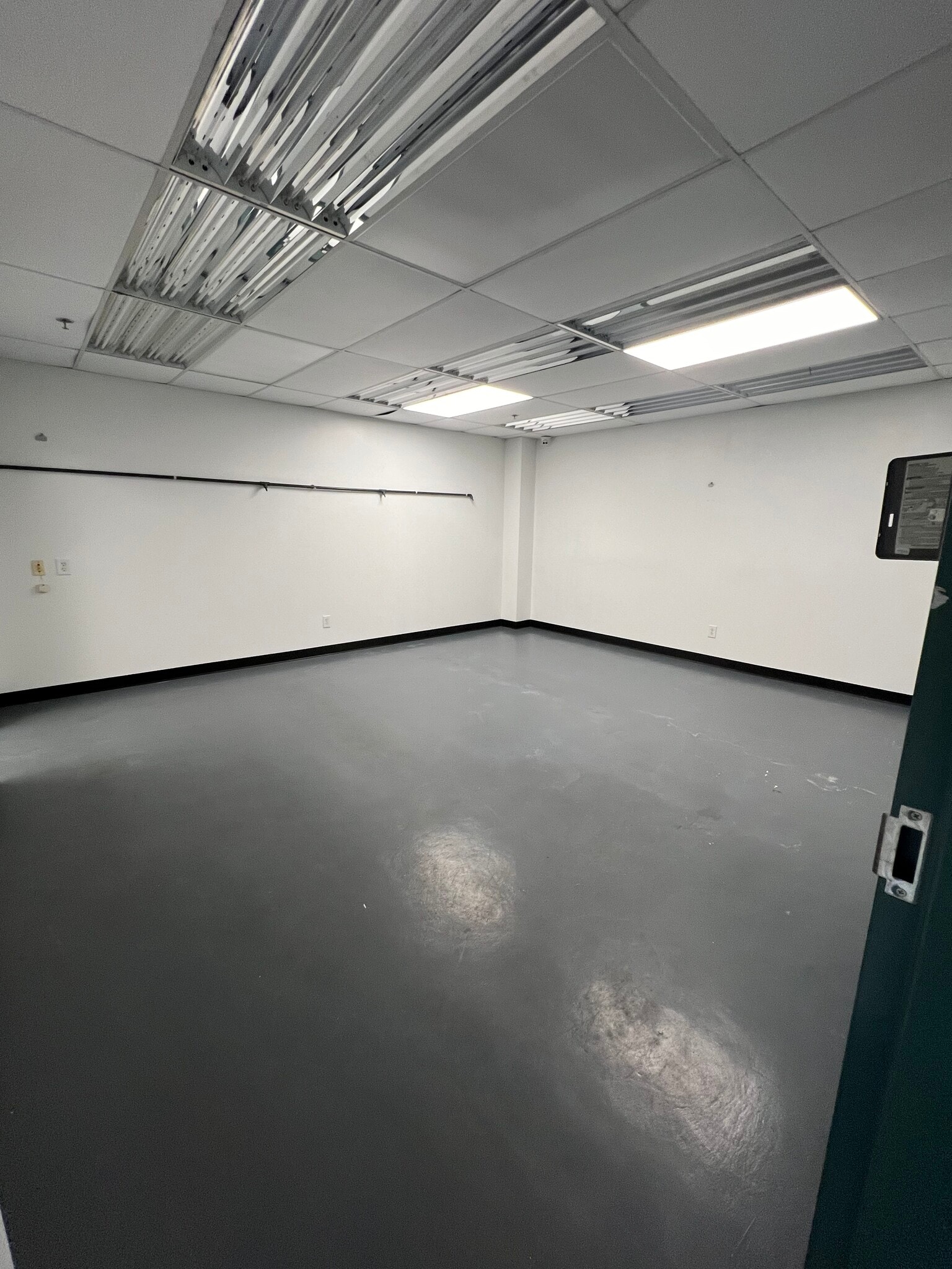 4635 Andrews St, North Las Vegas, NV to rent Interior Photo- Image 1 of 15