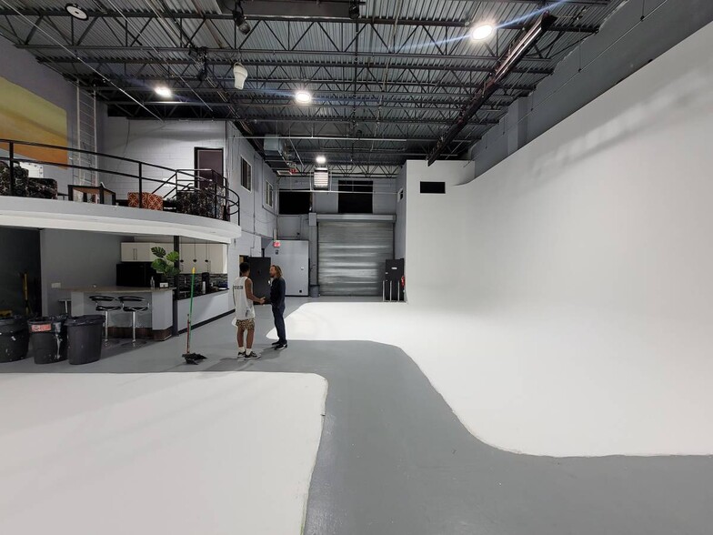 1115 Flushing Ave, Brooklyn, NY to rent - Interior Photo - Image 2 of 35