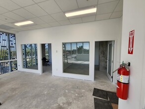 100 N Federal Hwy, Hallandale Beach, FL for rent Interior Photo- Image 1 of 5