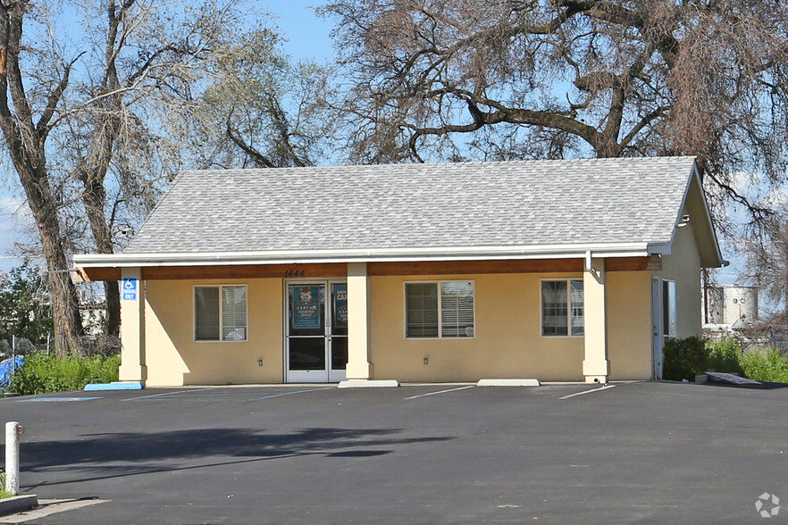 1444 E Main St, Visalia, CA for sale - Primary Photo - Image 1 of 1