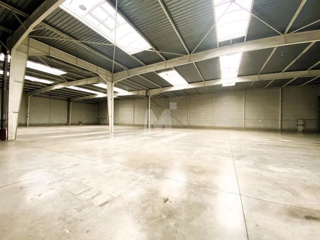 Industrial in Lisses to rent Interior Photo- Image 1 of 7