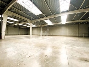 Industrial in Lisses to rent Interior Photo- Image 1 of 7