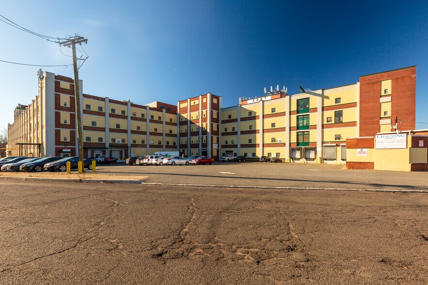 239 Lindbergh Pl, Paterson, NJ to rent - Building Photo - Image 2 of 15