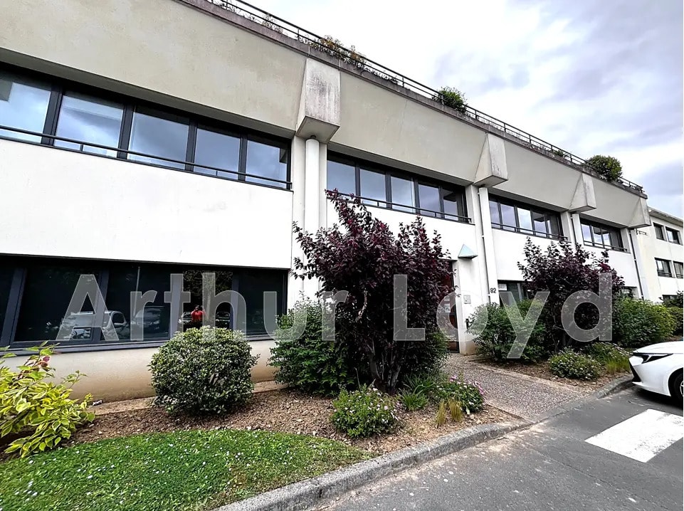 Location Bureaux 108 m² - Photo 1