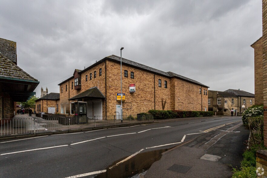 3 Tebbutts Rd, St. Neots, PE19 1AW UK