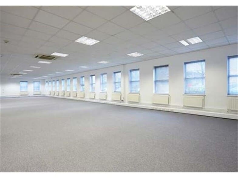 18 Concorde Rd, Patchway to rent - Building Photo - Image 2 of 8