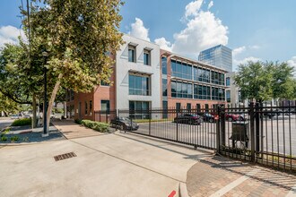 402 Pierce, Houston, TX to rent Building Photo- Image 1 of 11