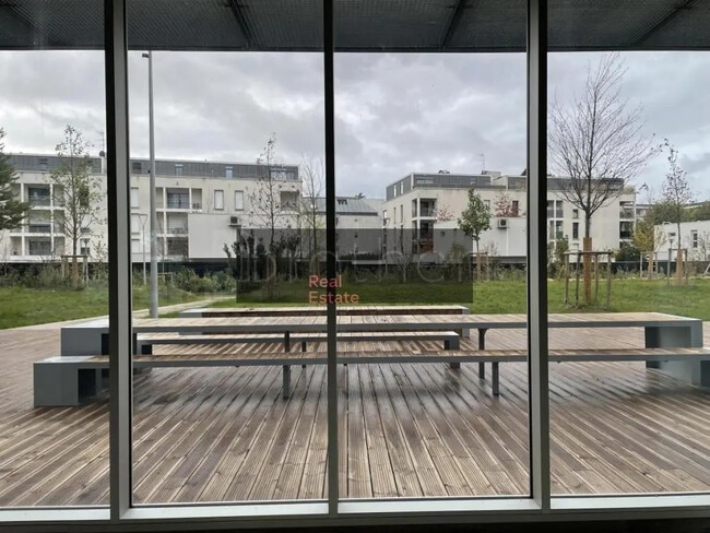 Location Bureaux 303 m² à 855 m²