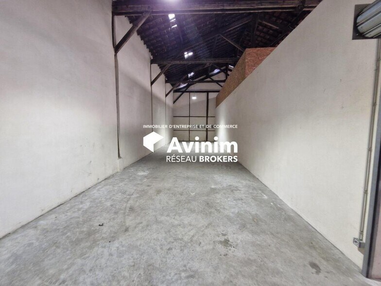 Industrial in Aubervilliers to rent - Building Photo - Image 1 of 2