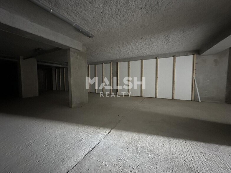 573 Rue D'Anse, Villefranche-sur-Saône for sale - Interior Photo - Image 3 of 4