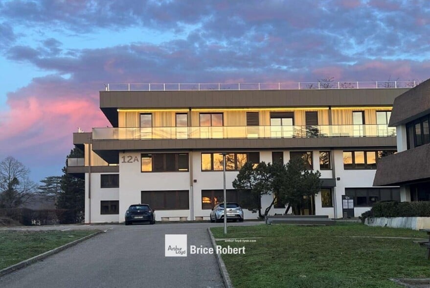 Office in Tassin-la-Demi-Lune for sale - Building Photo - Image 2 of 3