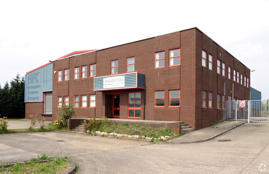 6 Blackstone Rd, Huntingdon for sale - Primary Photo - Image 1 of 6