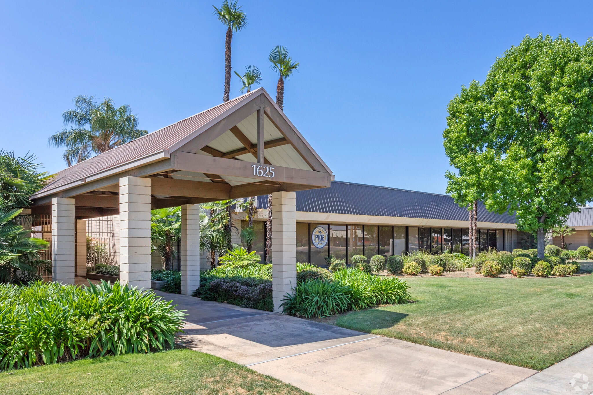 1625 E Shaw Ave, Fresno, CA to rent Building Photo- Image 1 of 8