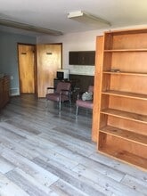 47 Edinburg Rd, Hamilton, NJ to rent Interior Photo- Image 2 of 14