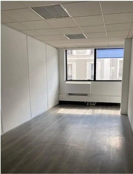 Office in Levallois-Perret to rent - Building Photo - Image 2 of 8