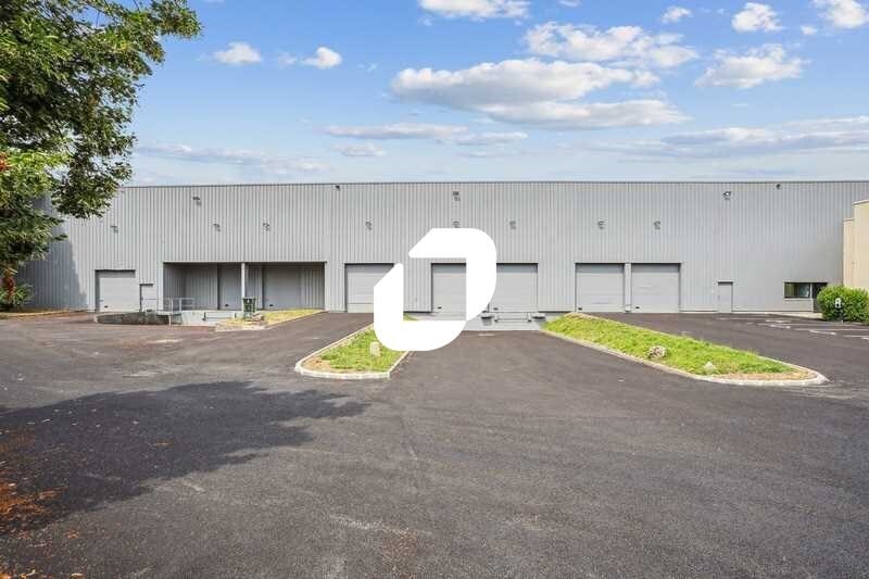 Industrial in Lisses to rent Building Photo- Image 1 of 20