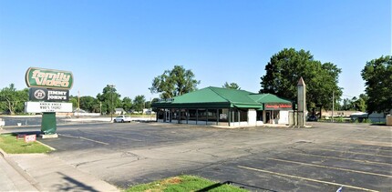 433 W Spresser St, Taylorville, IL for rent Building Photo- Image 1 of 4