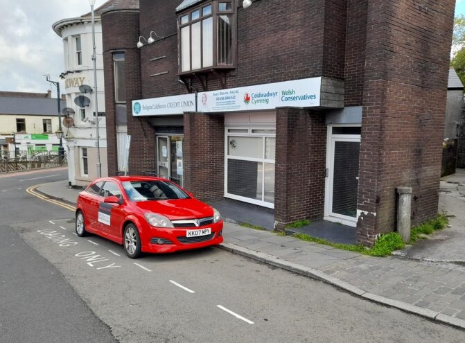 1-1A Station Hl, Bridgend to rent Primary Photo- Image 1 of 3