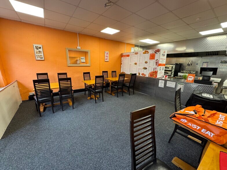 6 Dunraven St, Tonypandy to rent - Building Photo - Image 3 of 9