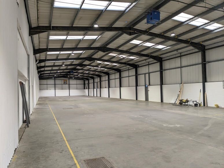 London Rd, Send to rent - Building Photo - Image 3 of 4