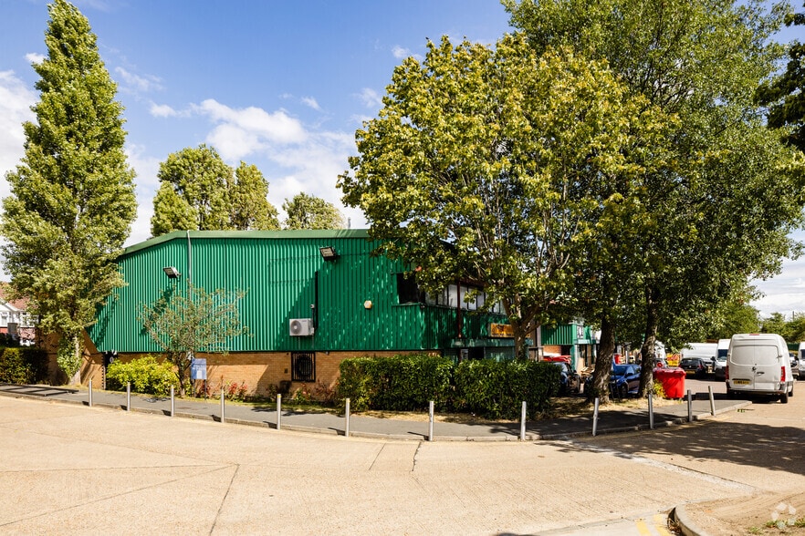 Park Ave, Southall for sale - Building Photo - Image 1 of 1
