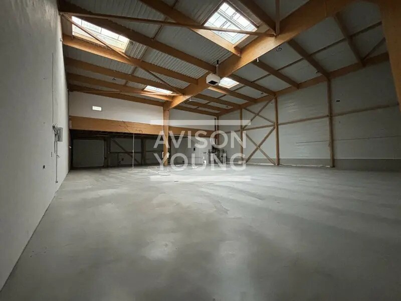 Location Local d'activités 850 m² - Photo 1