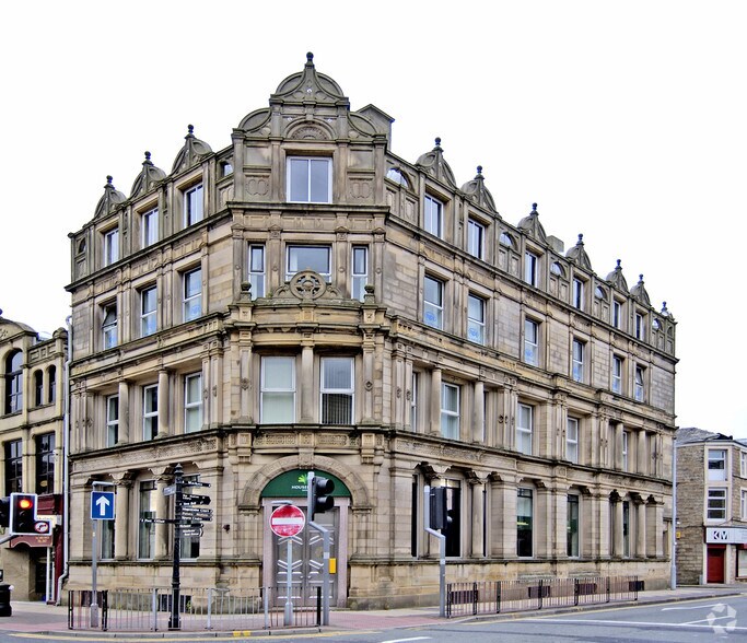 32 Manchester Rd, Burnley for sale - Primary Photo - Image 1 of 1