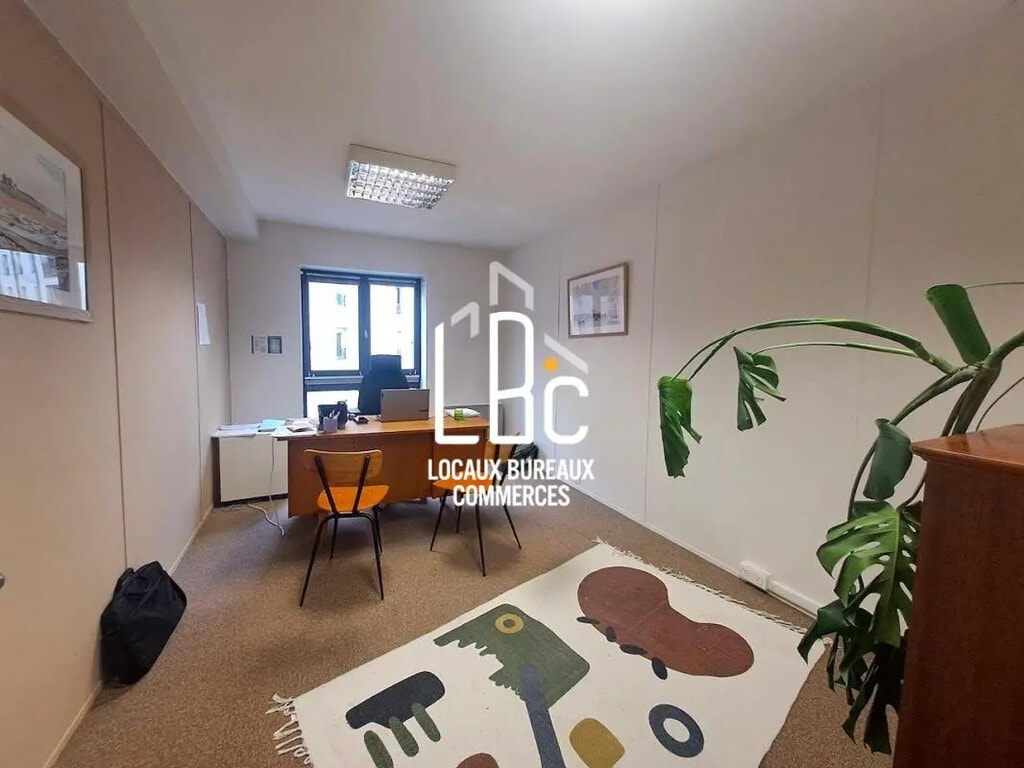 Location Bureaux 127 m² - Photo 1