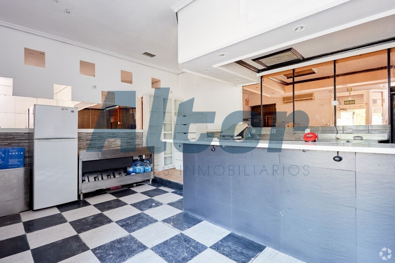 Madrid, MAD 28005 - Unit Puerta DR, Esc. 1 - - Interior Photo - Image 2 of 24