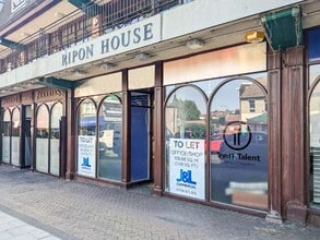 35 Station Ln, Hornchurch to rent Building Photo- Image 1 of 8