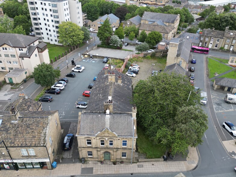 Former Elland Municipal Offices Southgate Elland, Elland for sale - Primary Photo - Image 2 of 5