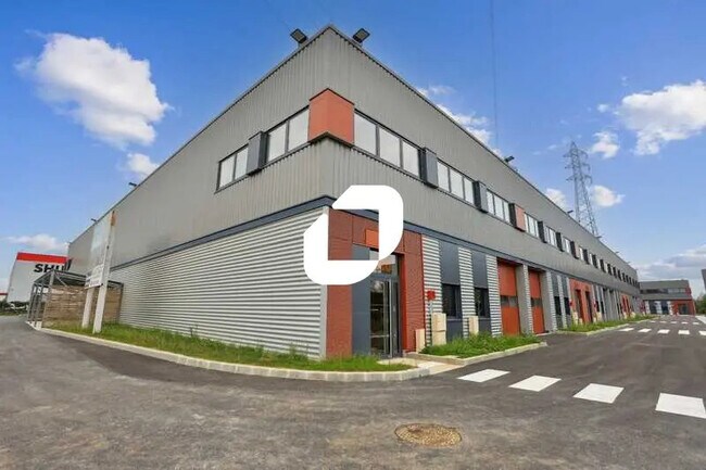 Location Local d'activités 371 m² à 4 824 m²