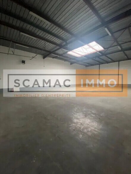 Industrial in Chilly-Mazarin to rent - Building Photo - Image 2 of 5