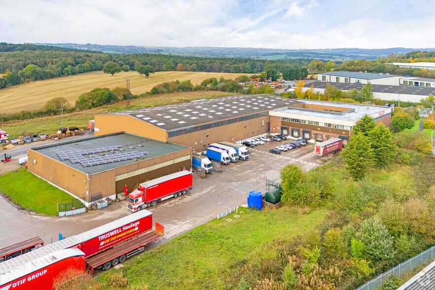 1 Fall Bank Crecent, Dodworth for sale - Primary Photo - Image 1 of 1