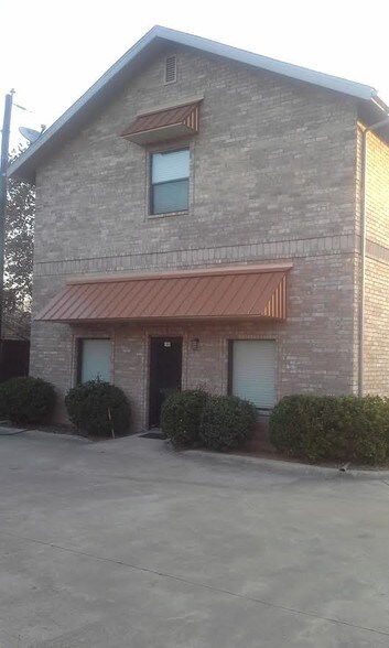 108 Adolphus Ave, Lake Dallas, TX for sale - Building Photo - Image 3 of 12