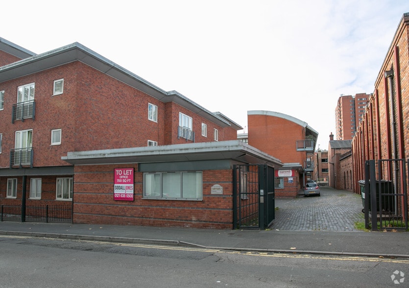 UNITS 1 & 2 THE COURTYARD portfolio of 2 properties for sale on LoopNet.co.uk - Primary Photo - Image 1 of 5