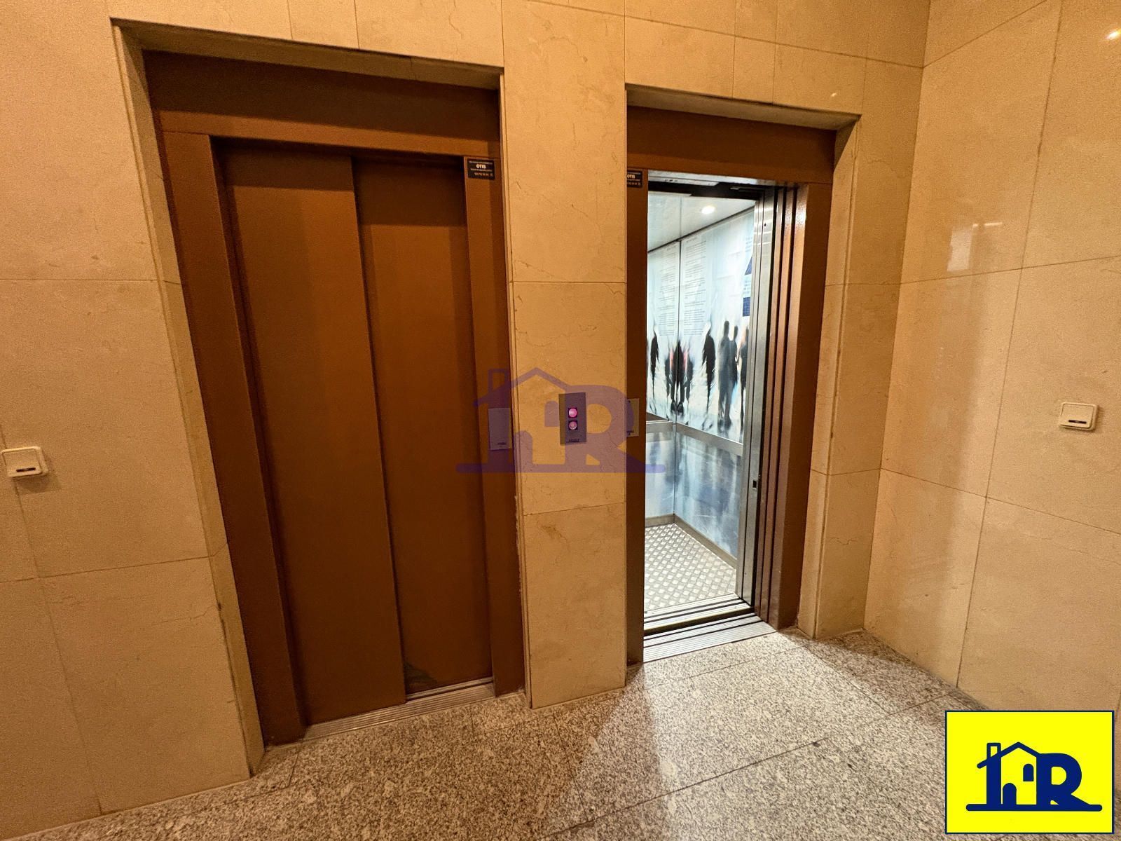 Office in Cuenca, Cuenca to rent Interior Photo- Image 1 of 11