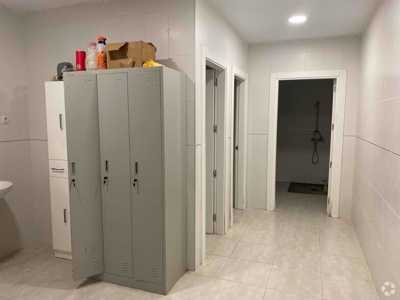 Industrial in Chiloeches, Guadalajara to rent - Building Photo - Image 2 of 10