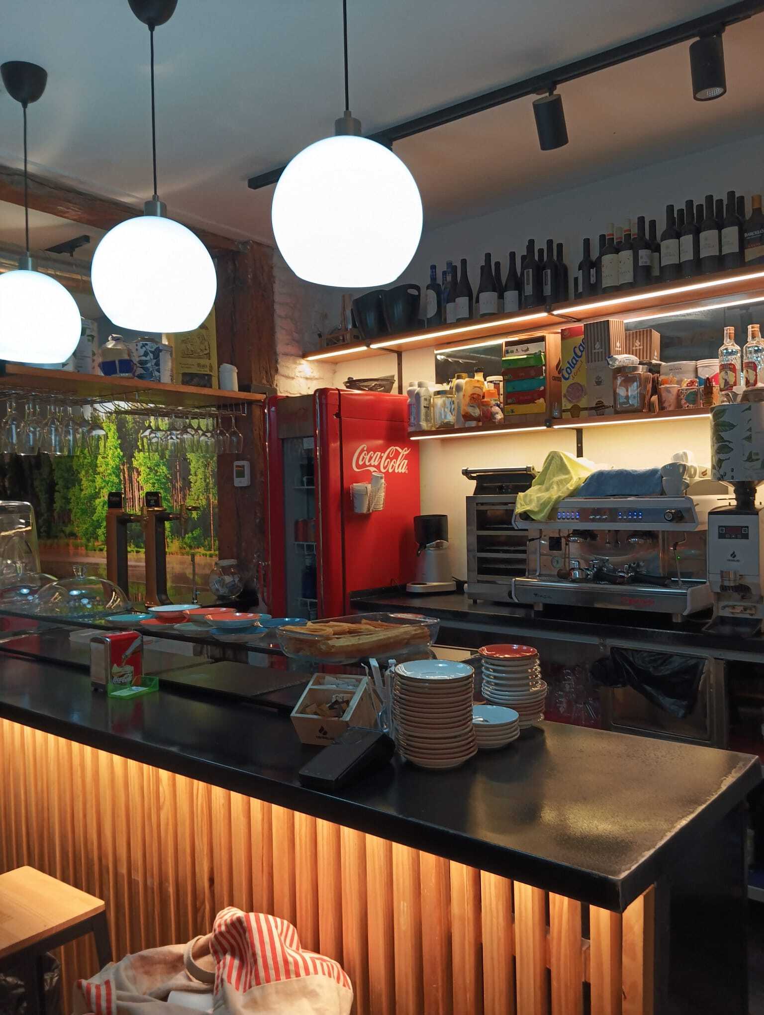 Retail in Madrid, Madrid to rent Interior Photo- Image 1 of 4