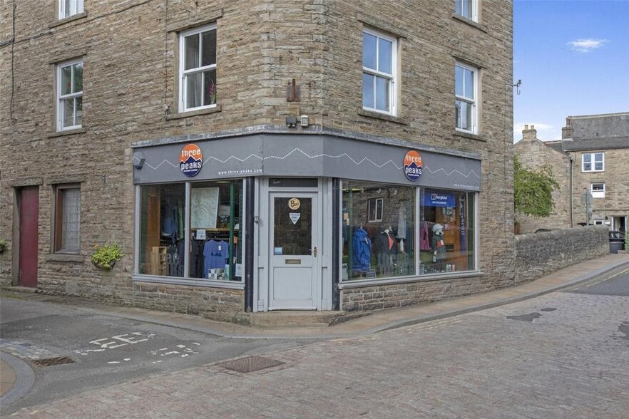 2 Dyers Garth, Hawes for sale - Building Photo - Image 3 of 4